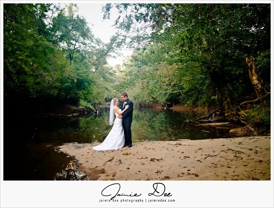 https://jaimiedee.com Vecoma at the Yellow River Photos at a wedding